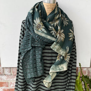Daisy Scarf